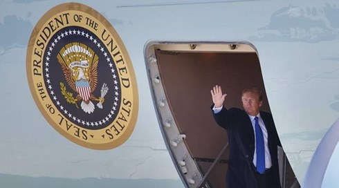Tổng thống Mỹ Donald Trump đã lên Không lực Một sang Việt Nam để gặp Chủ tịch Kim Jong-un.