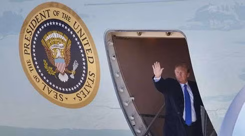 Tổng thống Mỹ Donald Trump đã lên Không lực Một sang Việt Nam để gặp Chủ tịch Kim Jong-un.