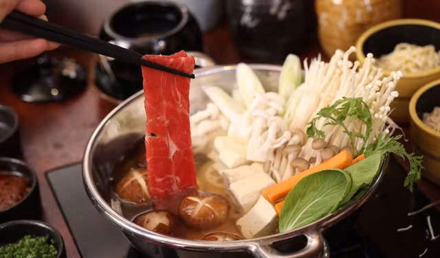 Ăn lẩu khiến bạn có nguy cơ cao bị nhiễm sán.