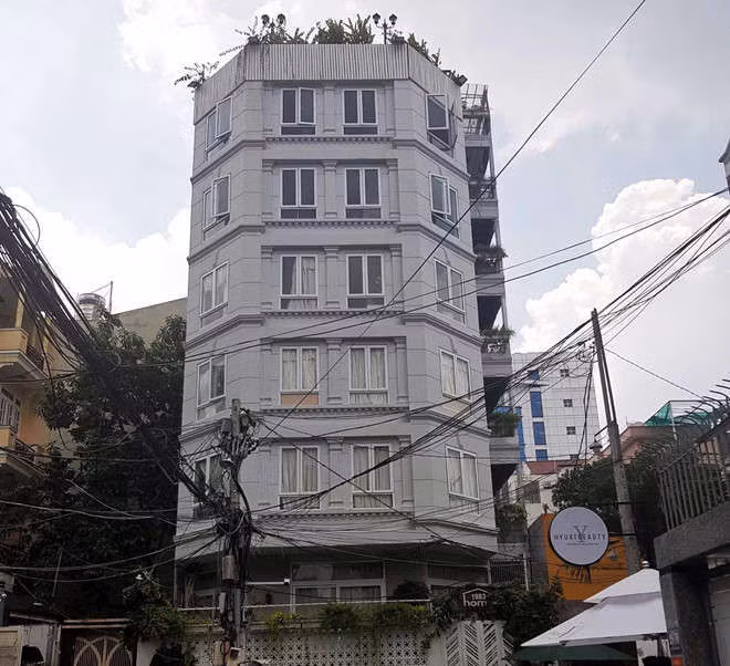 Pho chanh an quan 4 bi to cao xong vao nha 'bat' tre em hinh anh 2 