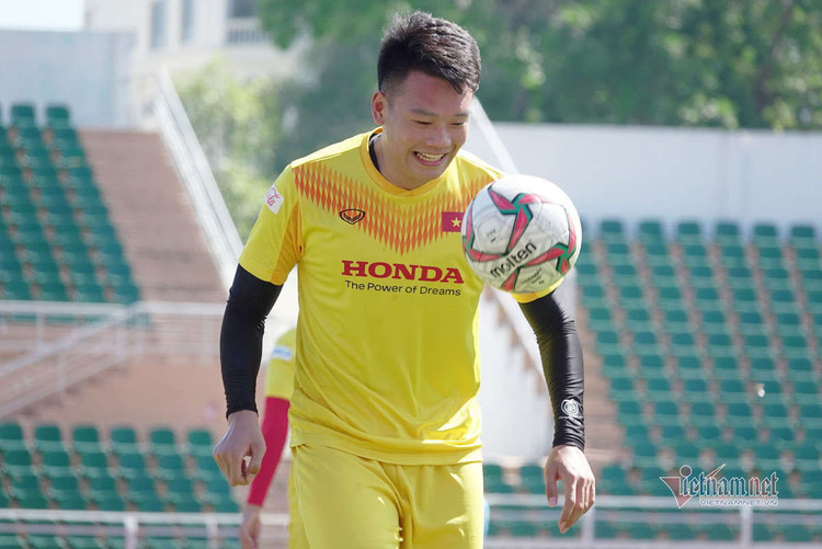 Sao U23 Việt Nam đáp cực gắt 'Messi Thái' sau lời khiêu chiến