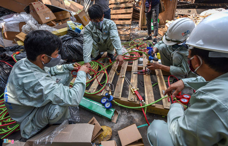 Canh quan doi tay doc hien truong vu chay Rang Dong hinh anh 9 