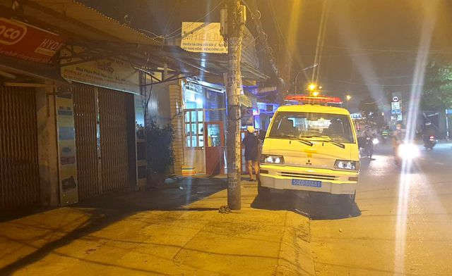 Hai bé trai chết ngạt trong phòng bốc cháy - 2