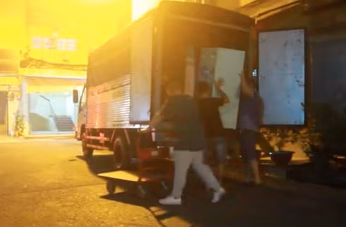 Toàn bộ chi phí cho việc di dời được quận chi trả. (Ảnh: Hải Long)