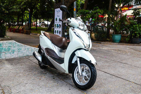 Xe tay ga cho nu: Yamaha Latte qua kho de gay ap luc len Honda Lead? hinh anh 2 
