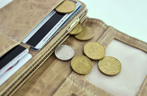 Tiền xu đã bị dừng lưu thông từ tháng 4/2011. Ảnh: AQ