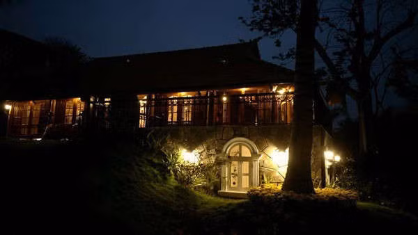 Biệt phủ ở Hà Nội của danh hài Xuân Bắc khiến dân tình lóa mắt vì độ hoành tráng - Ảnh 8.