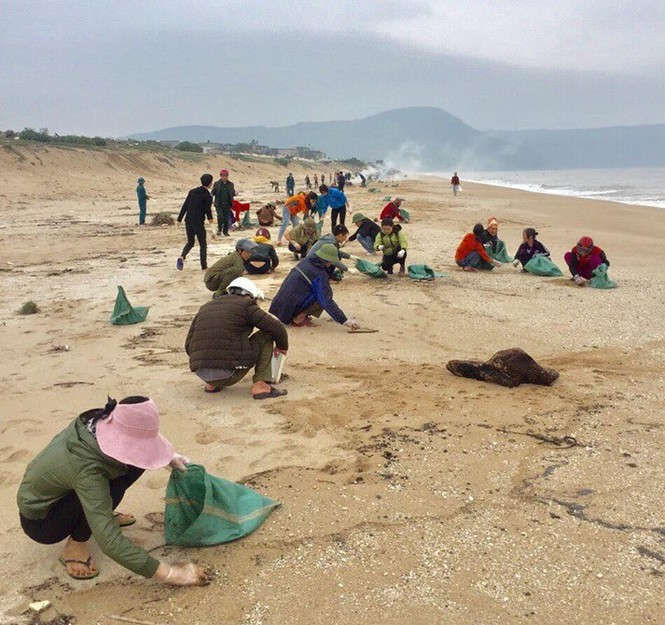 Tàu chở hàng gần 9.000 tấn chìm, khoảng 3km bờ biển có vệt cặn dầu - ảnh 3