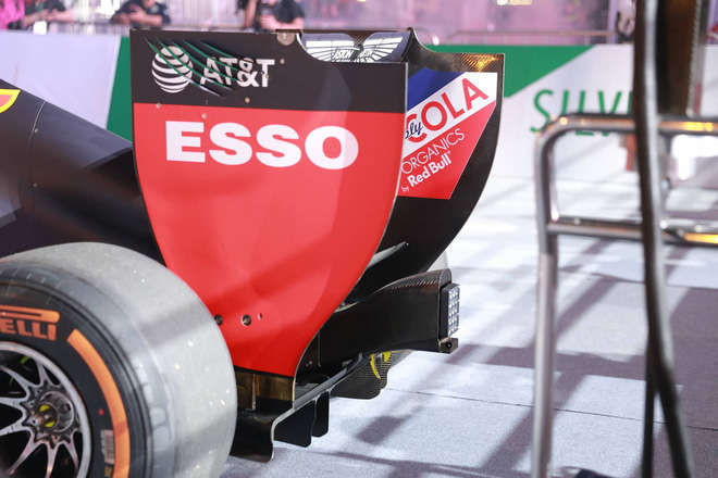 Xe đua F1 lao qua như cơn gió trước khu vực sân vận động Mỹ Đình, ngàn người hò reo - Ảnh 7.