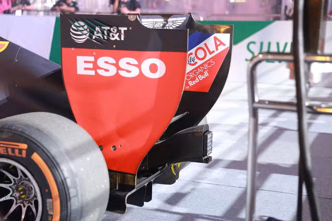 Xe đua F1 lao qua như cơn gió trước khu vực sân vận động Mỹ Đình, ngàn người hò reo - Ảnh 7.