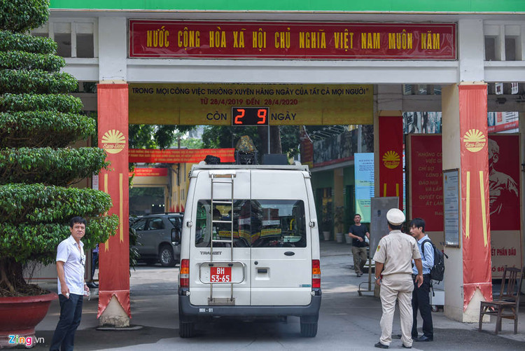 Dan xe quan doi den Rang Dong tay doc hinh anh 9 