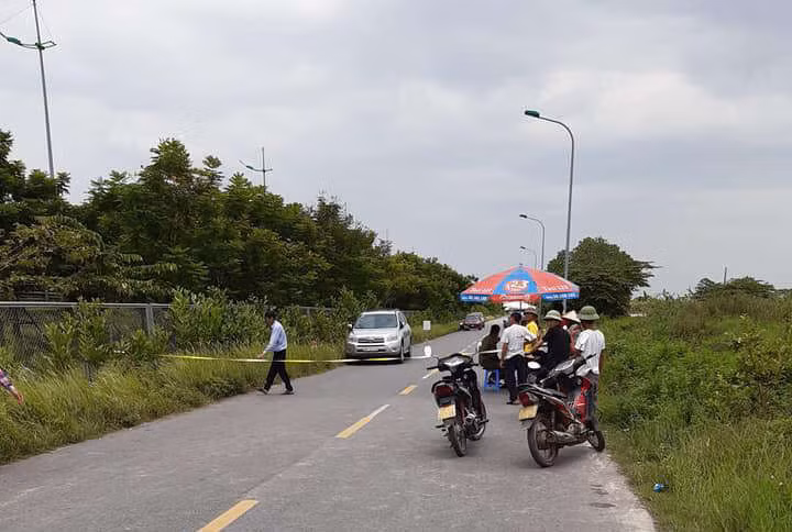 phat hien thi the nguoi dan ong phan huy ben duong ra san bay noi bai hinh 1