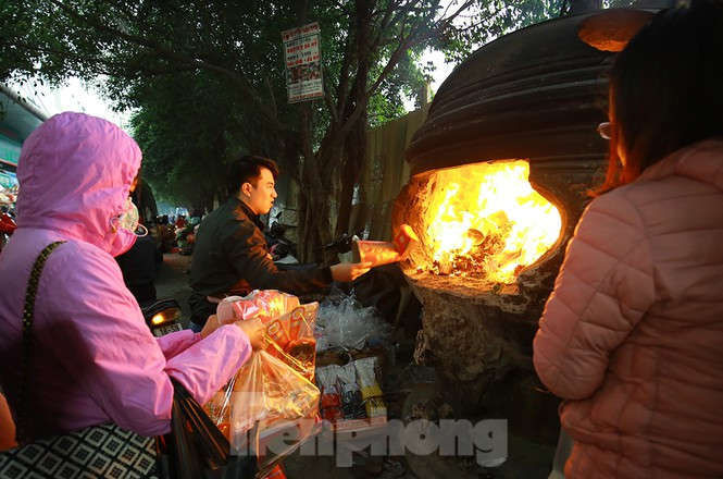 Dân chung cư rồng rắn mua đồ lễ cúng ông Công ông Táo - ảnh 11