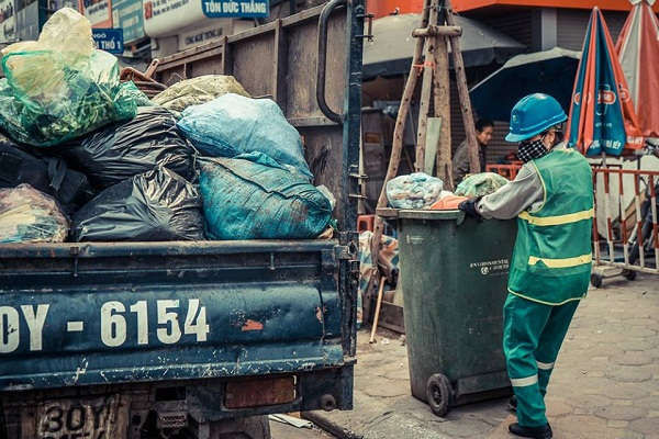 Tại các tuyến đường chính