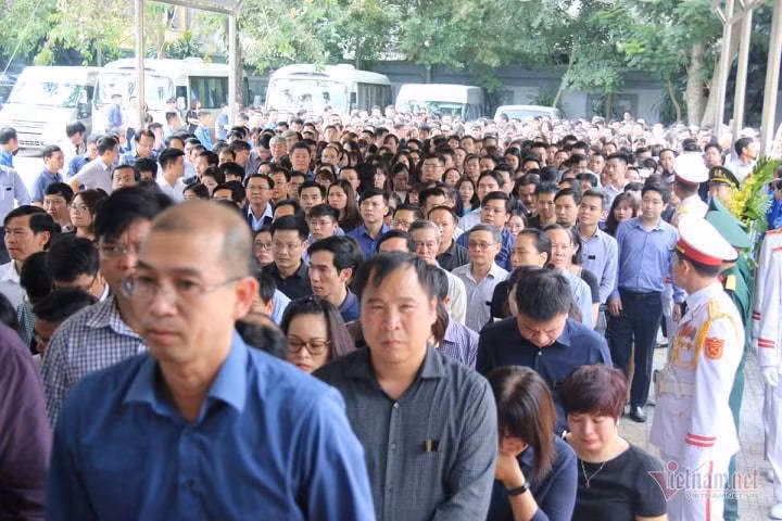 Hàng nghìn người đưa tiễn Thứ trưởng Lê Hải An