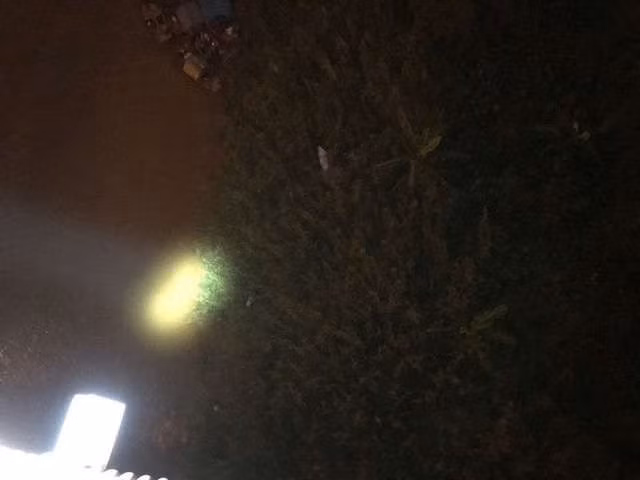 Hiện trường vụ tai nạn xe container tông hàng loạt xe máy, 1 người bay xuống sông Hồng - Ảnh 5.