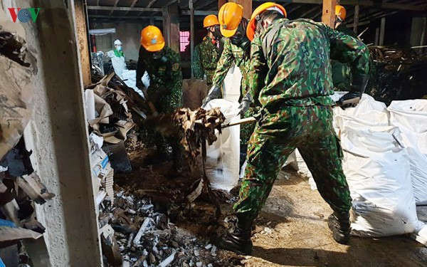 da ve sinh, tay doc 3.000m2 mat san nha kho cong ty rang dong hinh 1