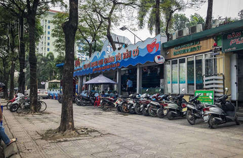 Nhung cong vien o Ha Noi bi 'xen dat' lam nha hang, quan ca phe hinh anh 7 