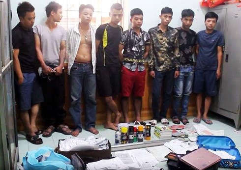 7 đối tượng bị khởi tố cùng hàng trăm giấy tờ liên quan việc cho vay nặng lãi