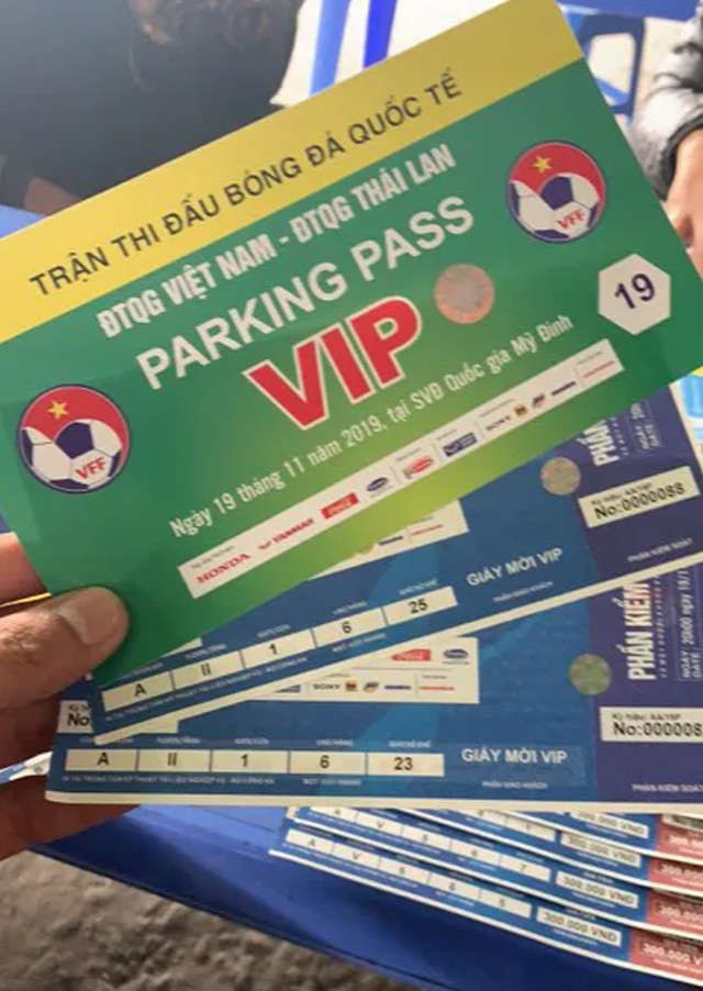 Trận Việt Nam - Thái Lan: Giá vé chỗ ngồi gần khu VIP nhất là bao nhiêu? - 1