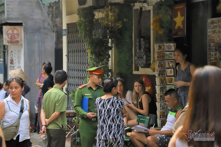 'Ngoại bất nhập', đóng cửa cà phê đường tàu từ sáng nay