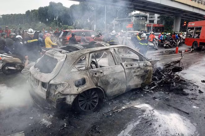 Danh tinh nu tai xe Mercedes dam lien hoan 3 xe may hinh anh 1 