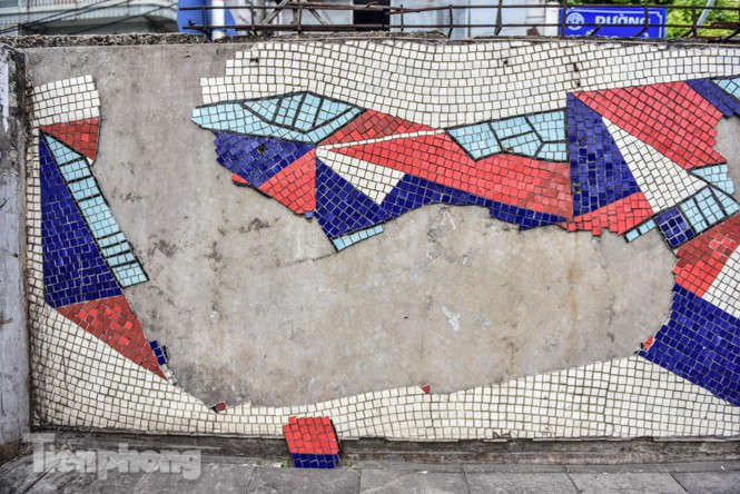 Con đường gốm sứ ven sông Hồng rạn nứt, bong tróc nham nhở - ảnh 13