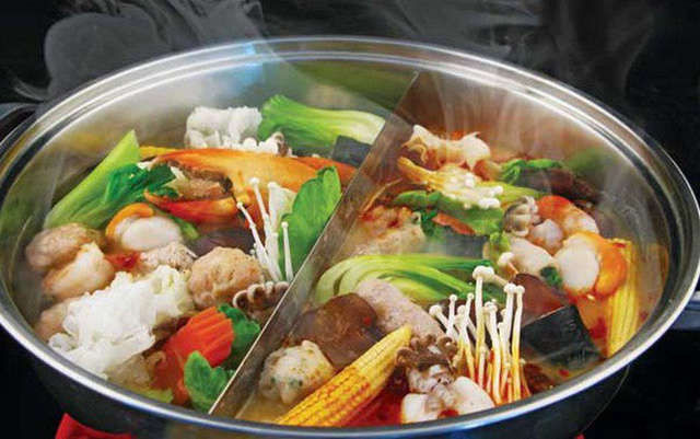 Những đợt lạnh gần đây rất nhiều người thích ăn lẩu cay nóng mà không biết rằng đây cũng là nguyên nhân dẫn đến dị ứng da, khiến cho da trên toàn cơ thể liên tục xuất hiện các nốt sưng, đỏ, và ngứa.