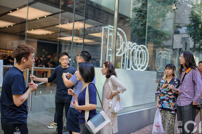 Apple Store vo tran vi nhieu nguoi Viet mua den 6 chiec iPhone 11 hinh anh 50 