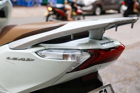 Xe tay ga cho nu: Yamaha Latte qua kho de gay ap luc len Honda Lead? hinh anh 6 