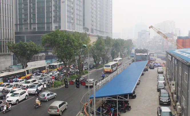 Cận cảnh các công trình thi công 'rùa' gây ô nhiễm bụi - ảnh 7