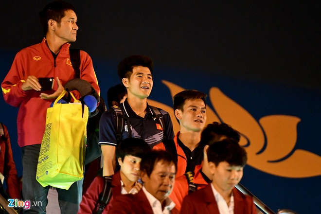 May bay dua nha vo dich SEA Games ha canh xuong Noi Bai hinh anh 4 