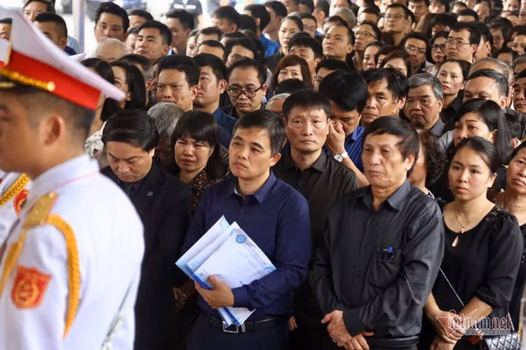 Hàng nghìn người đưa tiễn Thứ trưởng Lê Hải An