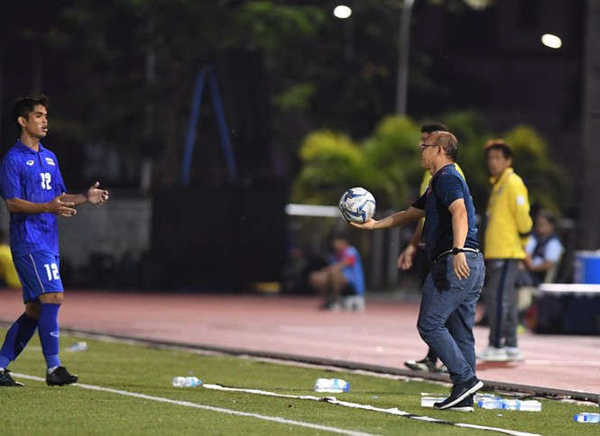 Hòa Thái Lan, U22 Việt Nam gặp Campuchia ở bán kết - ảnh 2