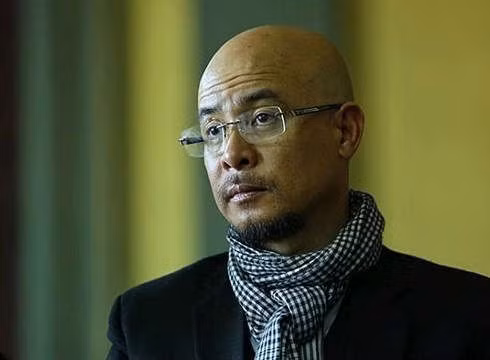 Dù tỏ ra mệt mỏi nhưng ông Đặng Lê Nguyên Vũ vẫn cho thấy ông rất "tỉnh" tại Tòa.