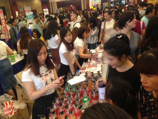 Black Friday: Chen lấn săn hàng giảm giá trong đêm Sài Gòn - ảnh 5