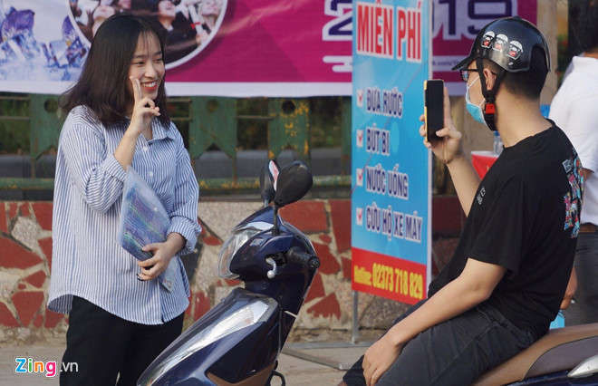 De thi Ngu van hoi ve 'Ai da dat ten cho dong song?' hinh anh 18 