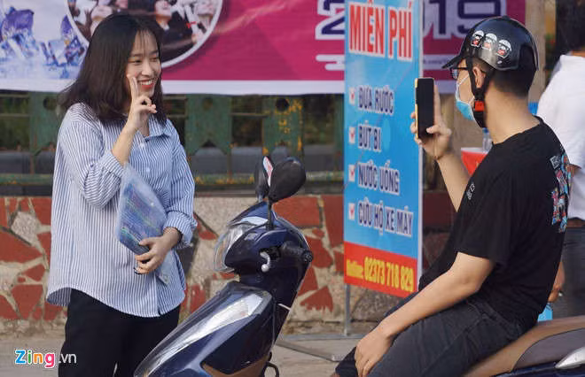 De thi Ngu van hoi ve 'Ai da dat ten cho dong song?' hinh anh 18 