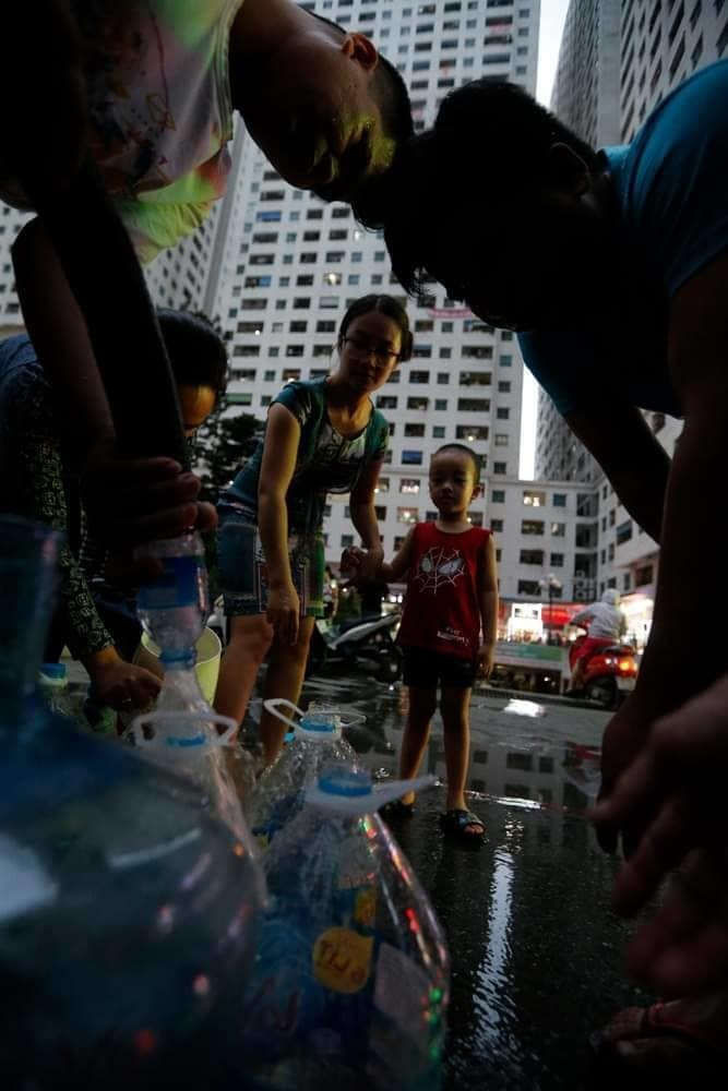 Hơn 2.000 cuộc gọi cầu cứu ngày đêm xin tiếp nước giữa Thủ đô