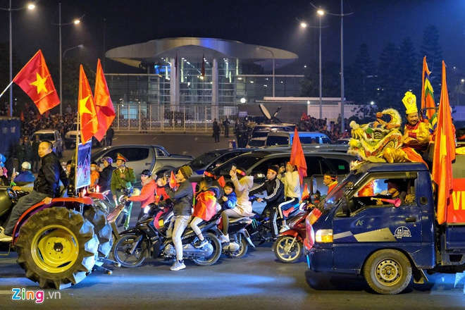 May bay dua nha vo dich SEA Games ha canh xuong Noi Bai hinh anh 12 