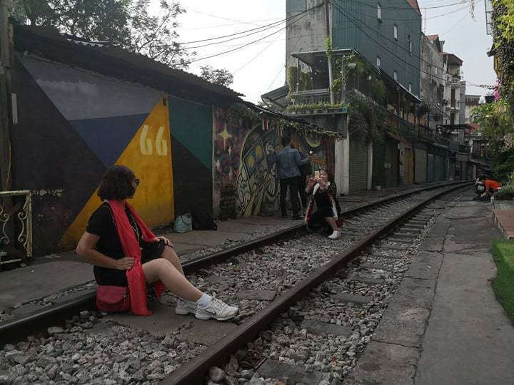 'Ngoại bất nhập', đóng cửa cà phê đường tàu từ sáng nay