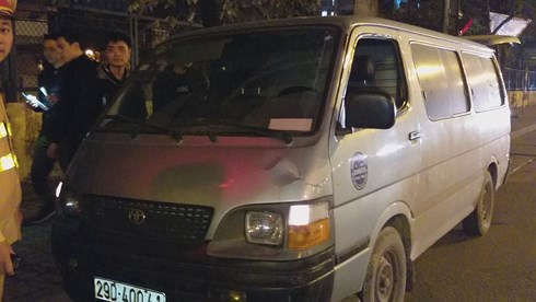 Chiếc xe ô tô chở hàng bị cảnh sát bắt.