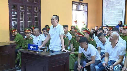 Bị cáo Nguyễn Anh Tuấn (tức Tuấn thần đèn) trước vành móng ngựa