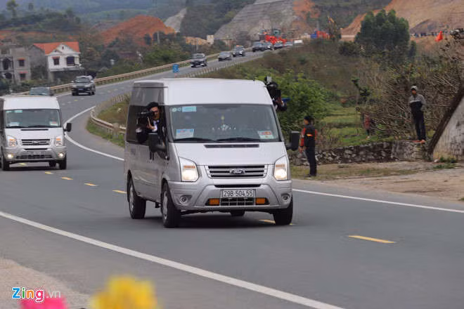 Xe quan su trien khai o Ha Noi don doan ong Kim Jong Un hinh anh 14