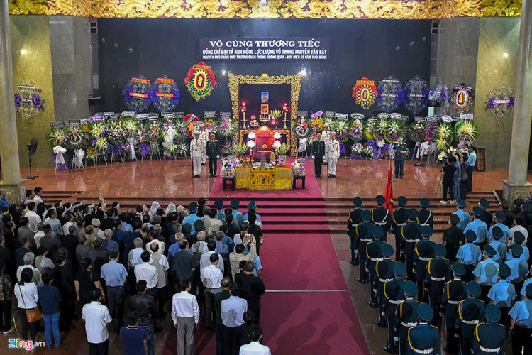 Xuc dong tien dua anh hung phi cong Nguyen Van Bay ve que nha hinh anh 1 