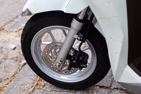 Xe tay ga cho nu: Yamaha Latte qua kho de gay ap luc len Honda Lead? hinh anh 12 