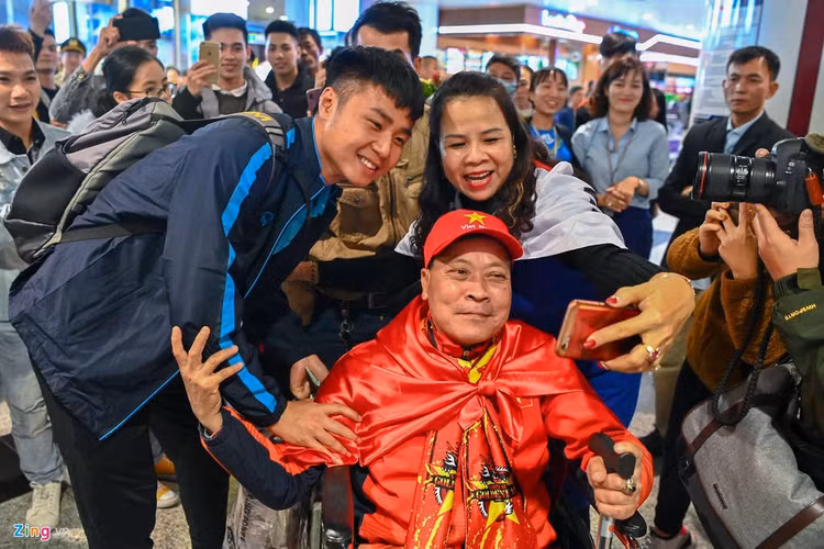 U23 Viet Nam duoc nguoi ham mo chao don sau that bai hinh anh 1 1_zing.jpg