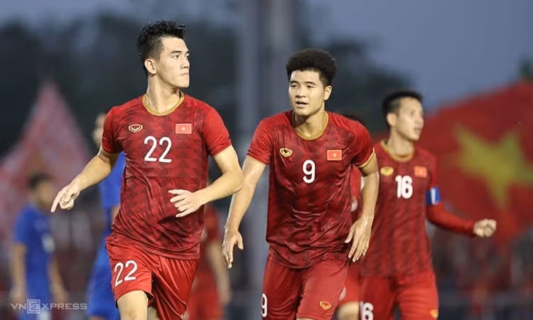 Tiến Linh (số 22) và Đức Chinh (số 9), mỗi người đã có 5 bàn ở SEA Games 30. Ảnh: Đức Đồng.