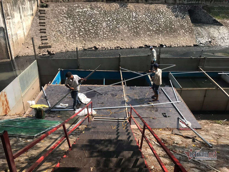 Cảnh dỡ 'bảo bối' Nhật làm sạch sông Tô Lịch, rút cá koi về hồ Tây