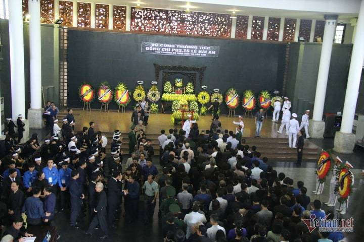 Hàng nghìn người đưa tiễn Thứ trưởng Lê Hải An